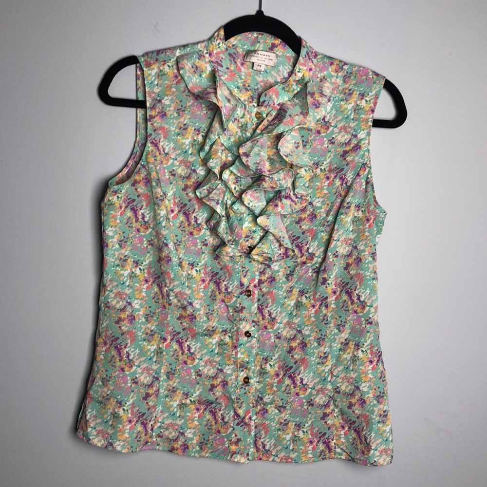 Used clean with great condition sleeveless 👚